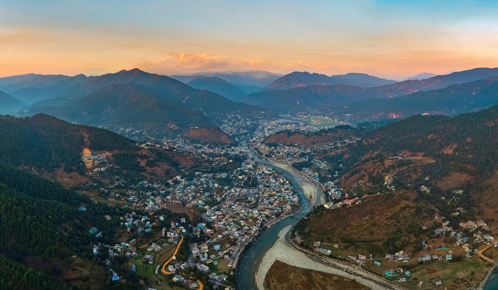 Soar valley and high peaks near Pithoragarh
